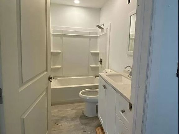 3rd image of 118 N 2nd Ave #5