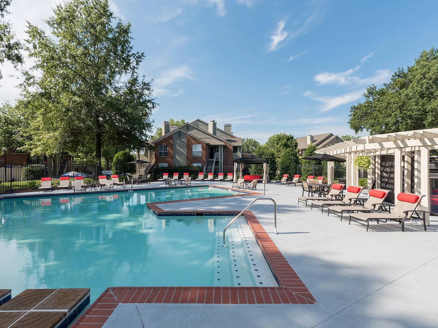 Broadmoor Apartments — Photo 4
