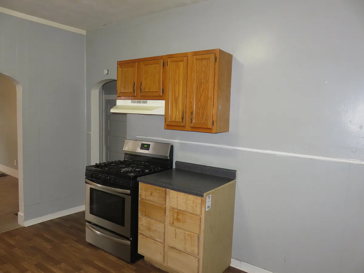 Kitchen - 712 W Jackson St #1