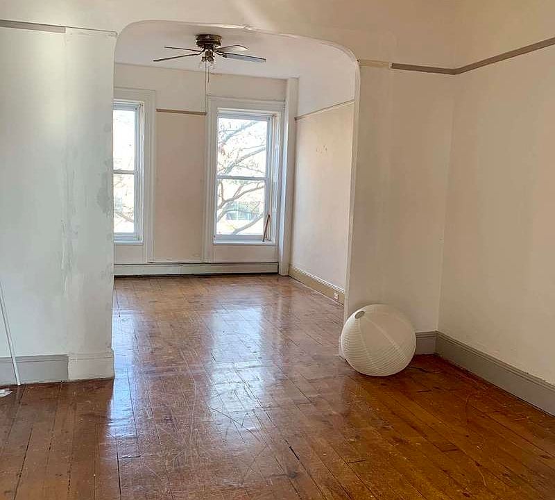 2nd image of 116 1st Pl APT 3