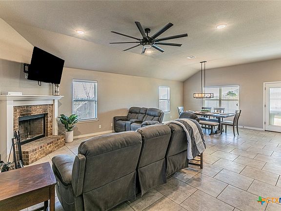 2nd image of 821 Kendra Dr