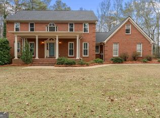 2230 Castle Lake Dr, Tyrone, GA 30290