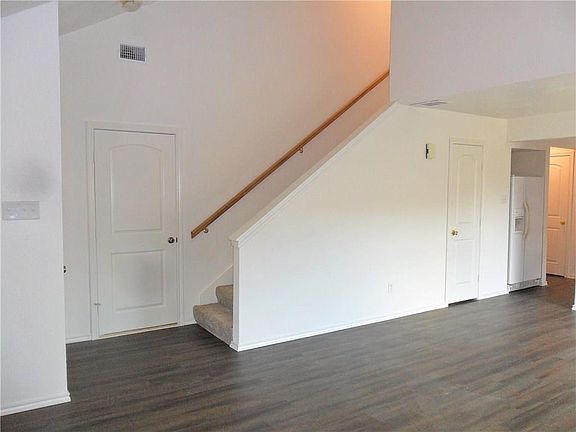3rd image of 1212 Shady Ln