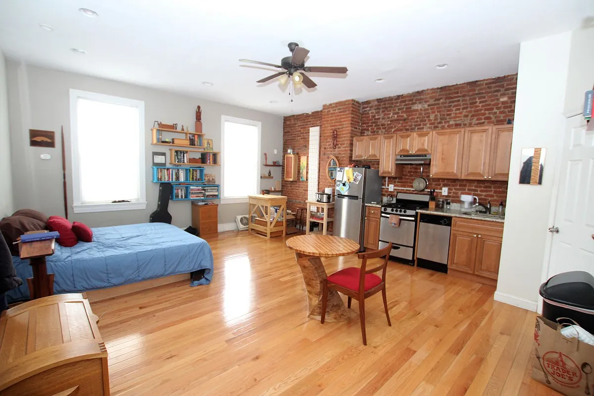 Building Photo - 960 N 5th St #2F