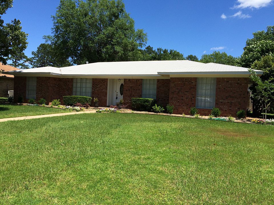 1st image of 24 Lanshire Dr