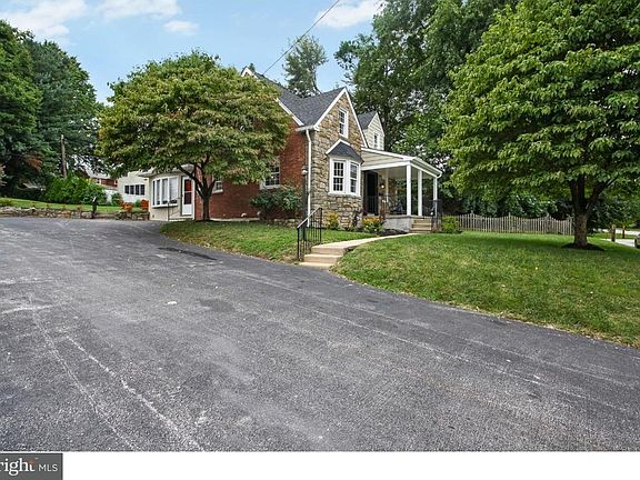 3rd image of 708 N Morton Ave