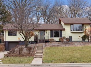 403 Eldridge Ave W, Roseville, MN 55113