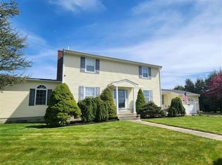 15 Ann Ct, Cranston, RI 02921