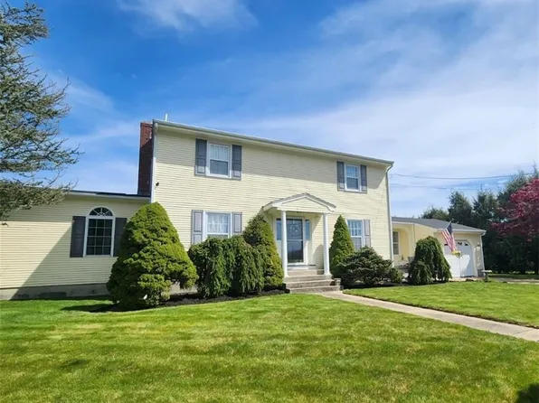 15 Ann Ct, Cranston, RI 02921