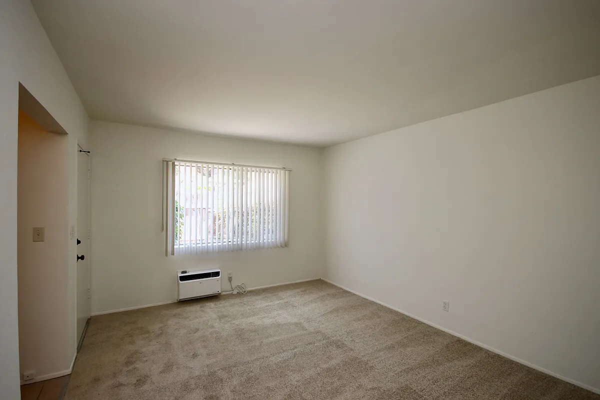 Building Photo - 56 N Eloise Ave #2