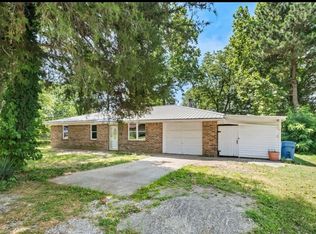 301 Park Cir, Gentry, AR 72734