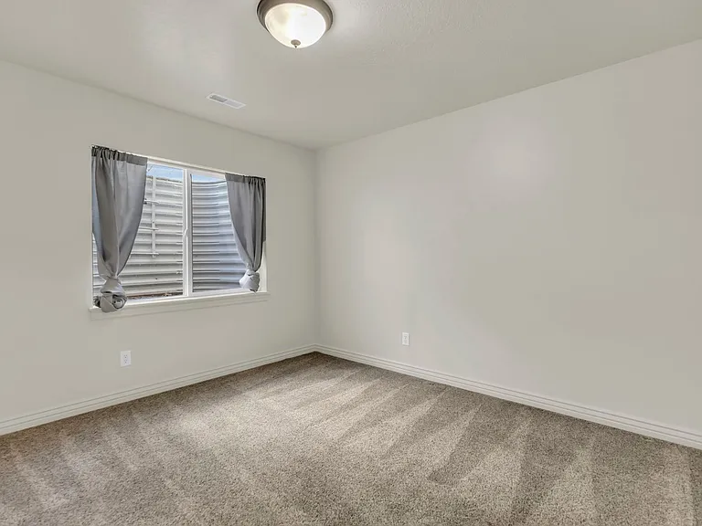 832 E Michie Ln — Photo 24
