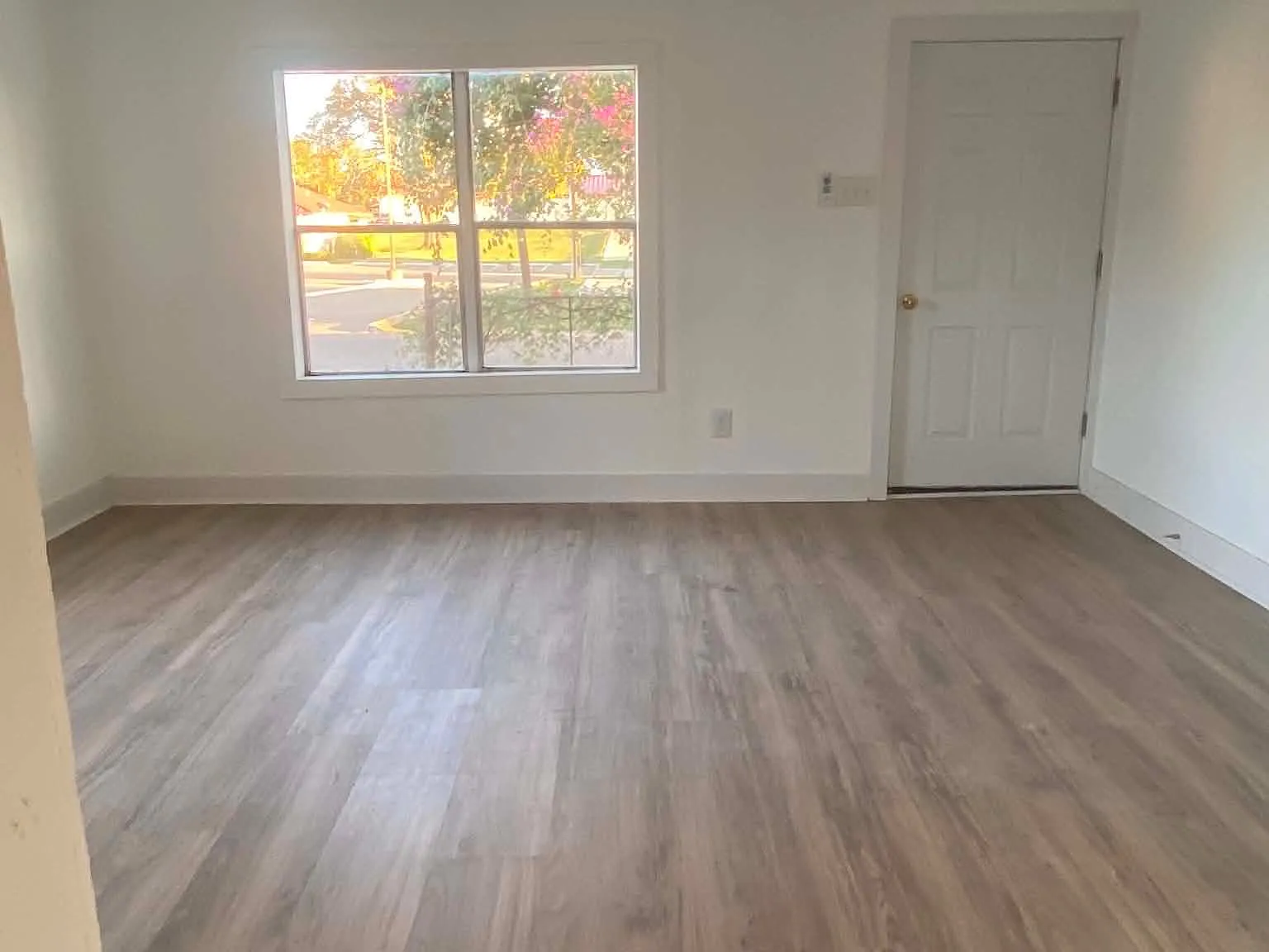 3 bed, 1380 sqft, $2,200 — Photo 2
