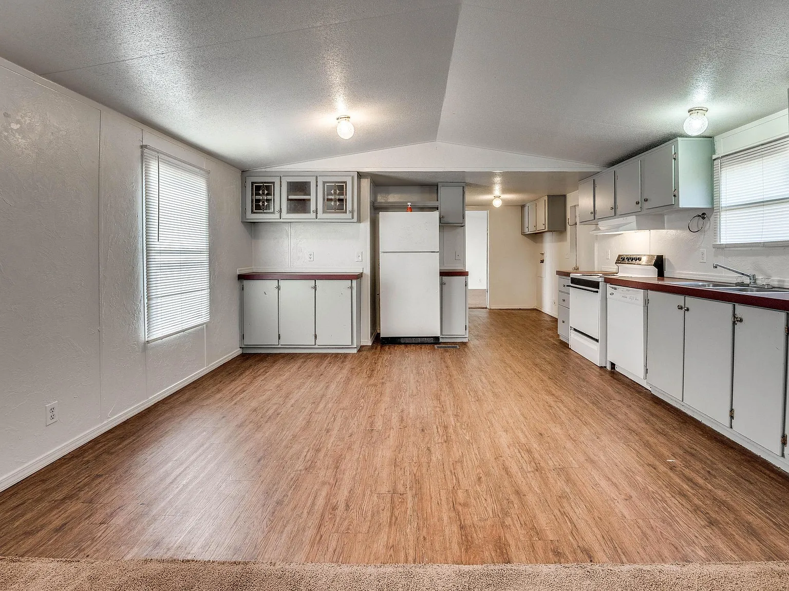 3 bed, 1216 sqft, $1,350 — Photo 4