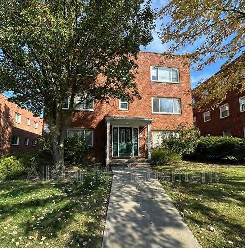 2649 Noble Rd #4, Cleveland, OH 44121 | Zillow