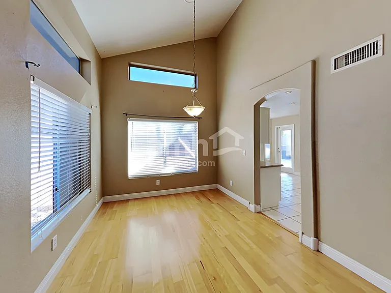 907 N Albert Dr — Photo 8