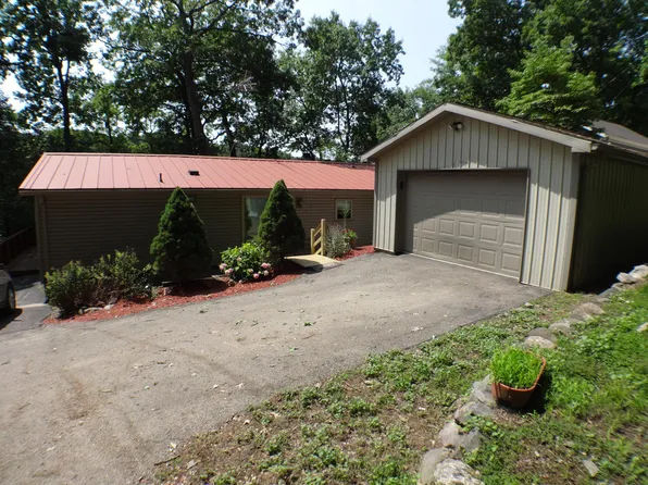 6851 Woodland Dr, Hastings, MI 49058