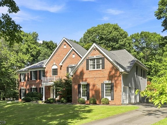 5th image of 39 Ascot Dr