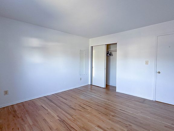 3rd image of 891 Bay Ave