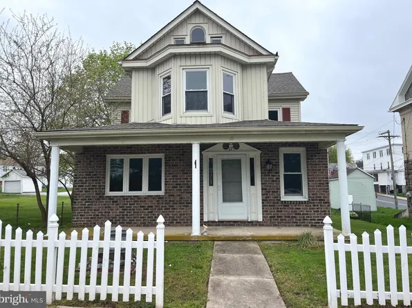 17 N 2nd St, Mount Wolf, PA 17347