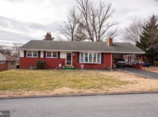 408 Fairway Dr, Lancaster, PA 17603