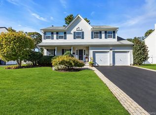 82 Division Ave, East Islip, NY 11730