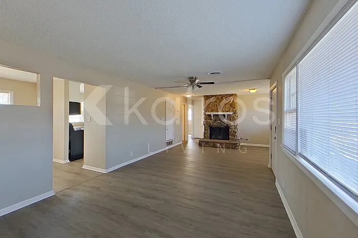 1509 Bell St — Photo 2