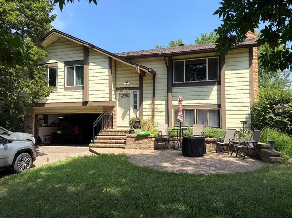 1401 Raleigh Dr, Burnsville, MN 55337