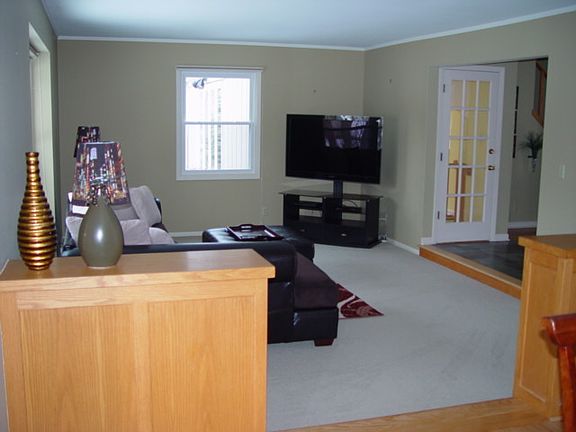 2nd image of 800 W Clovernook Ln