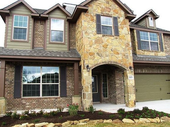 2nd image of 2476 Newark Cir