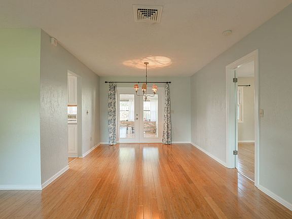 5th image of 103 Sandcastle Dr