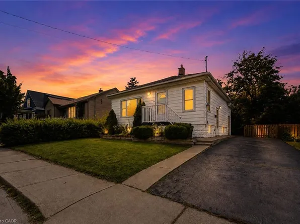 22 David Ave, Hamilton, ON L9A 3V1
