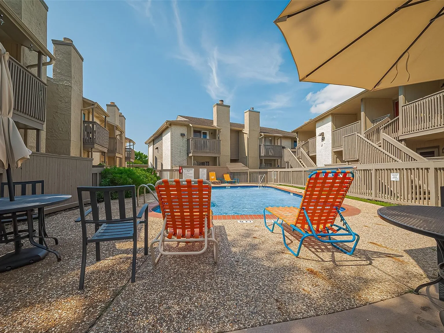 2 bed, 1.0 bath, 864 sqft, $1,250 — Photo 1