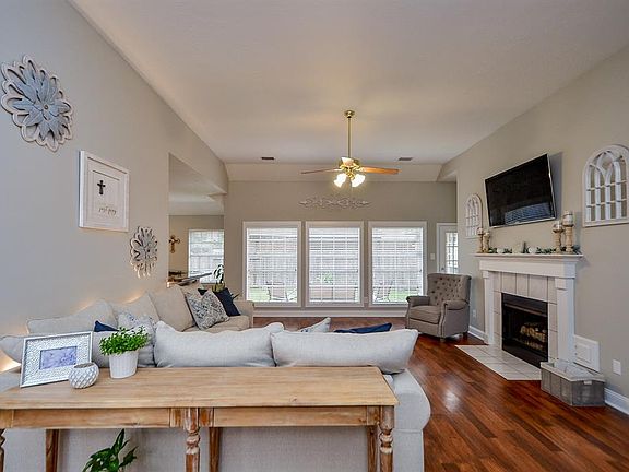 5th image of 1813 E Oakwood Dr