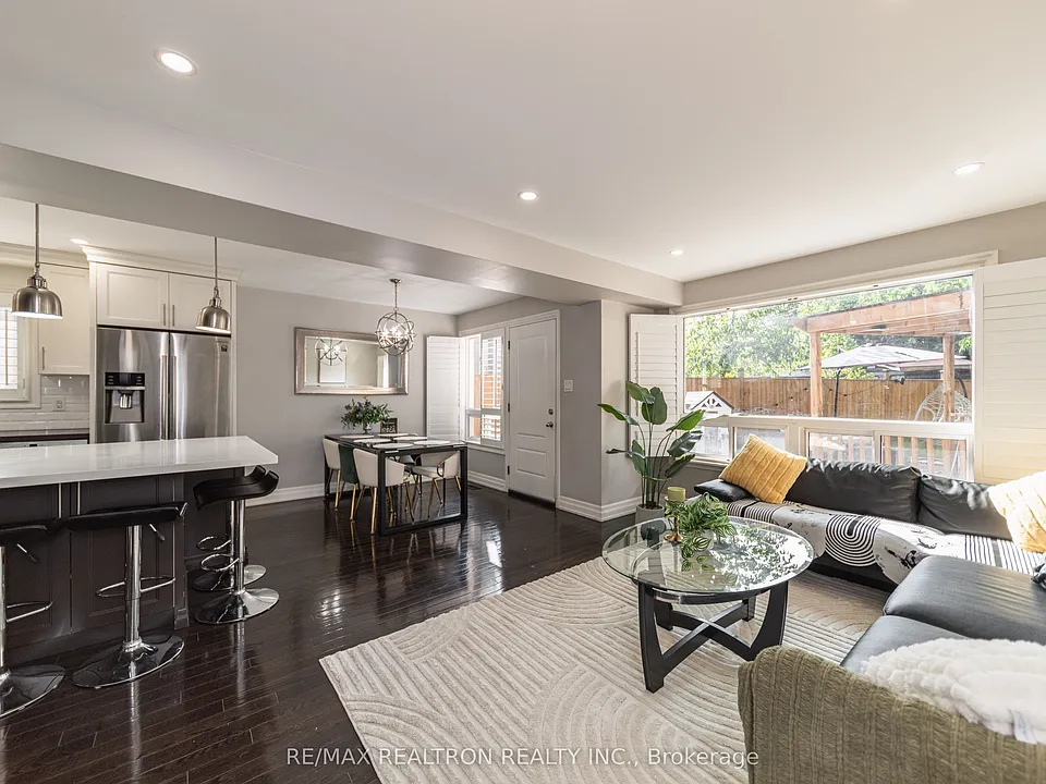 2 Lynedock Cres