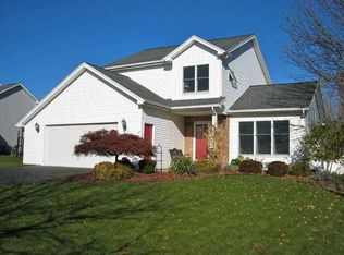 45 Rahway Ln, Gates, NY 14606