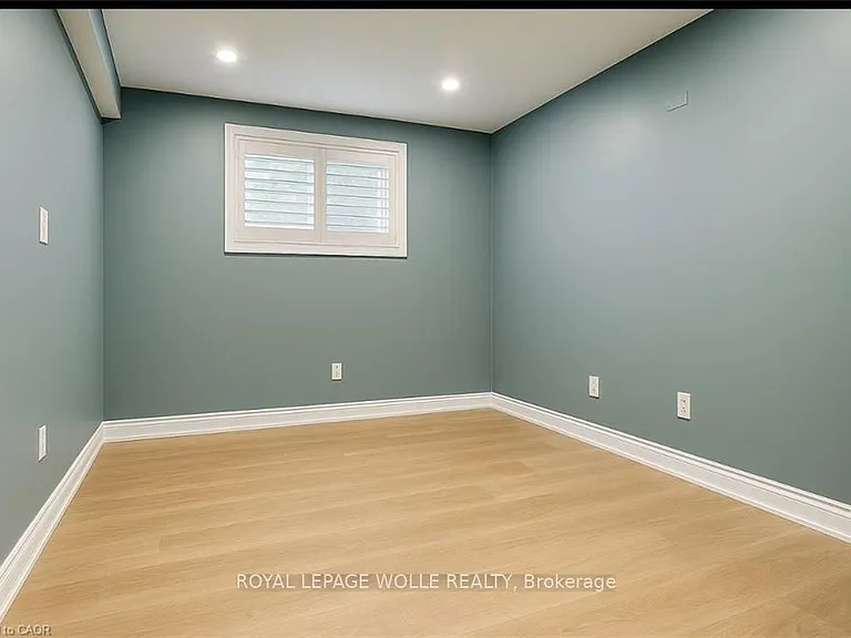 255 Pineland Pl #LOWER — Photo 9