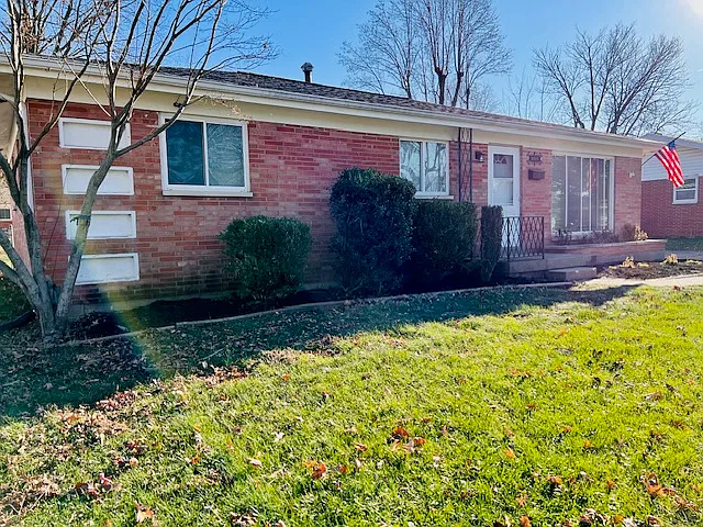 3 bed, 1.5 bath, 1200 sqft, $1,800 — Photo 2
