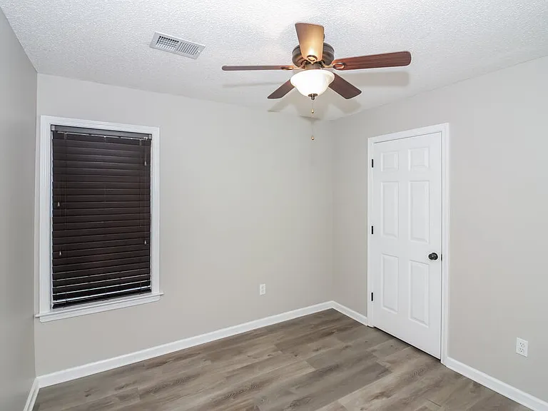 55 Lakewood Cv — Photo 12