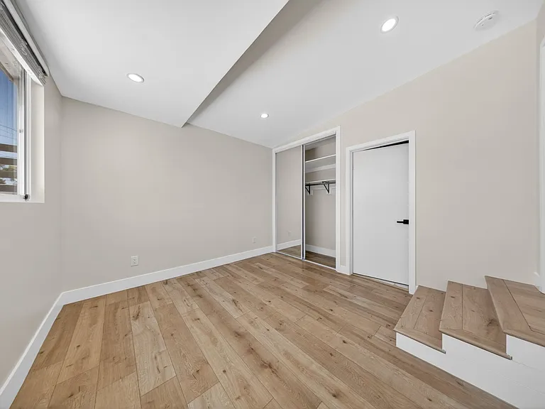 11840 Arminta St — Photo 7