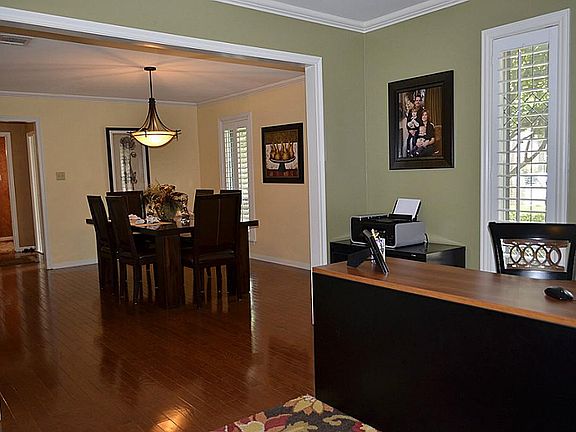 A table set for 6 looks small in the large dining room!