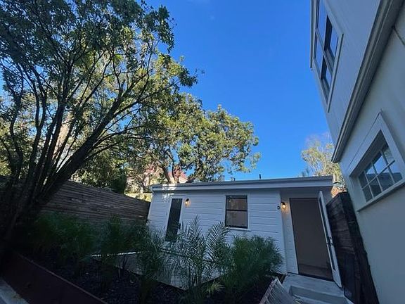 3rd image of 1752 Fell St #D