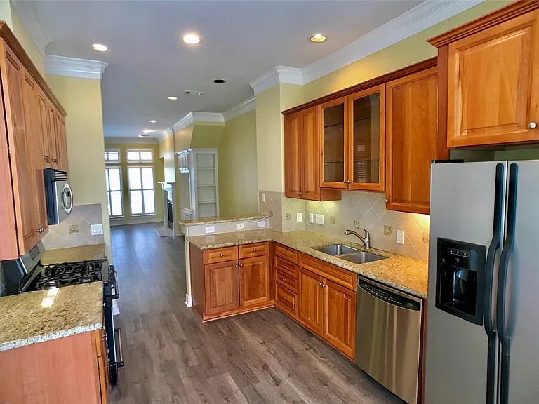 2104 Bancroft St — Photo 22