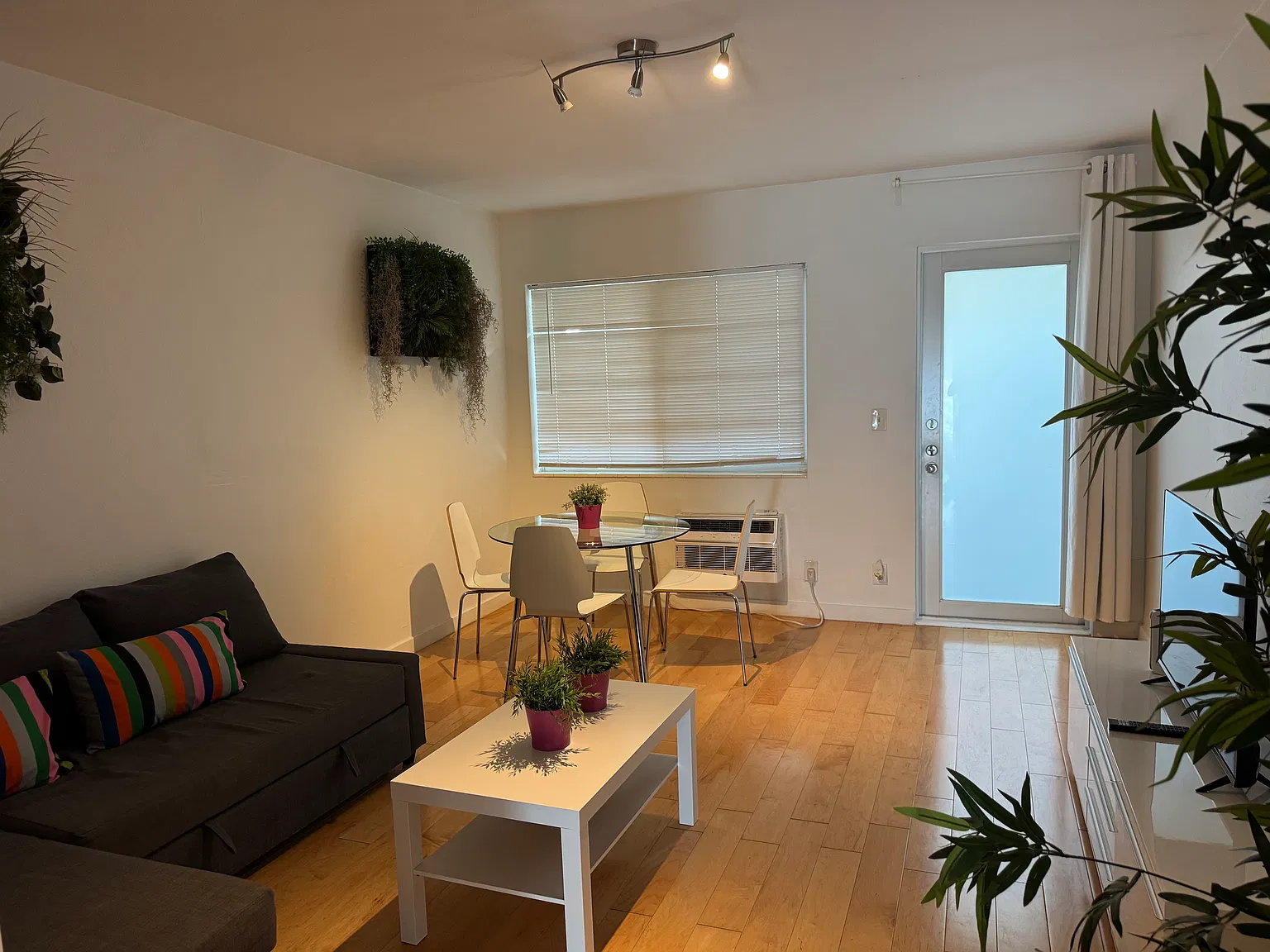 1 bed, 450 sqft, $2,250 — Photo 3