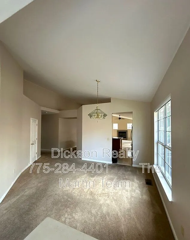 3 bed, 2.0 bath, 2008 sqft, $3,200 — Photo 3