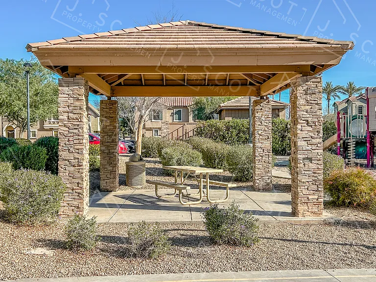 746 N Laguna Dr — Photo 20