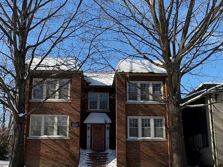 905 N Sheridan Rd #D — Photo 2