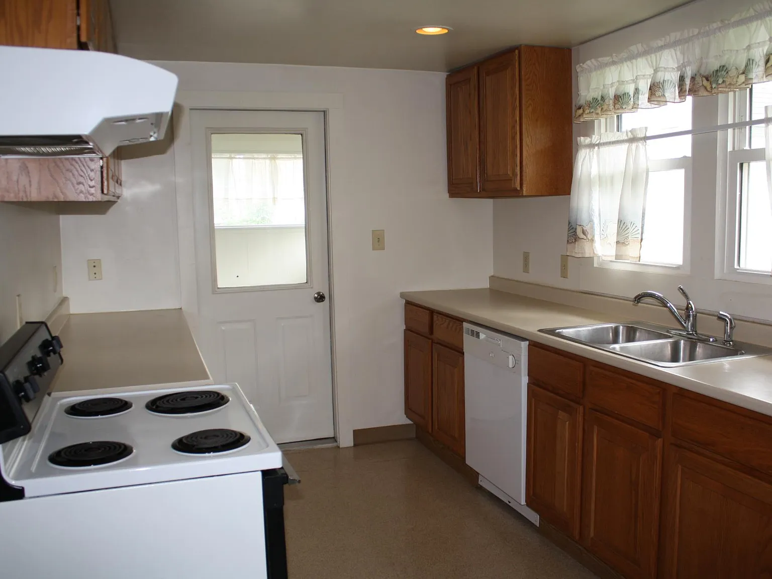 3 bed, 1986 sqft, $3,750 — Photo 2
