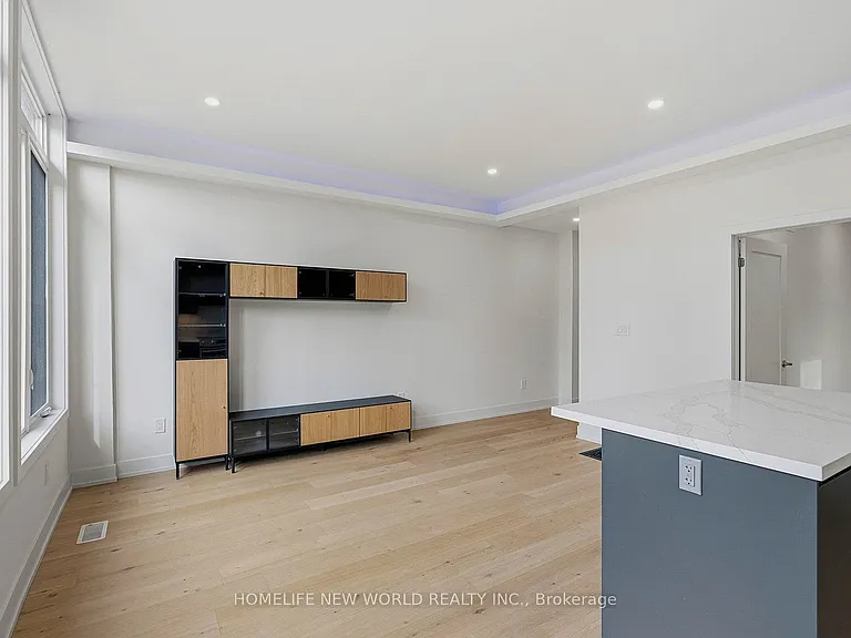 1842 Dundas St E — Photo 14