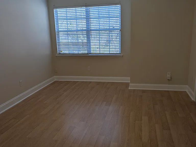 8529 Sturbridge Cir W — Photo 10